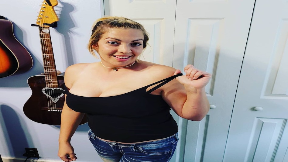 रूसी फ़ौजियों को इस पोर्न स्टार का खुला ऑफ़र, ये काम करो और मेरे साथ रात गुज़ारो रूसी फ़ौजियों को इस पोर्न स्टार का खुला ऑफ़र, ये काम करो और मेरे साथ रात गुज़ारो