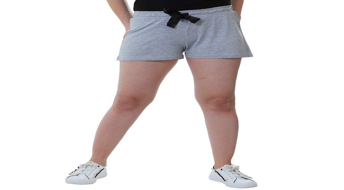 PG के बाहर छोटे कपड़े पहनने वाली लड़कियों के साथ ऐसा क्या हुआ कि पुलिस बुलानी पड़ी CrimeTak