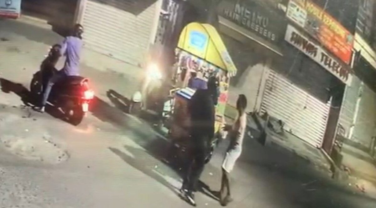 LIVE लूट की ये घटना डरा देगी, पहले लूटी चेन फिर अंगूठी लूटने के लिए उंगली काटने की दी धमकी CrimeTak