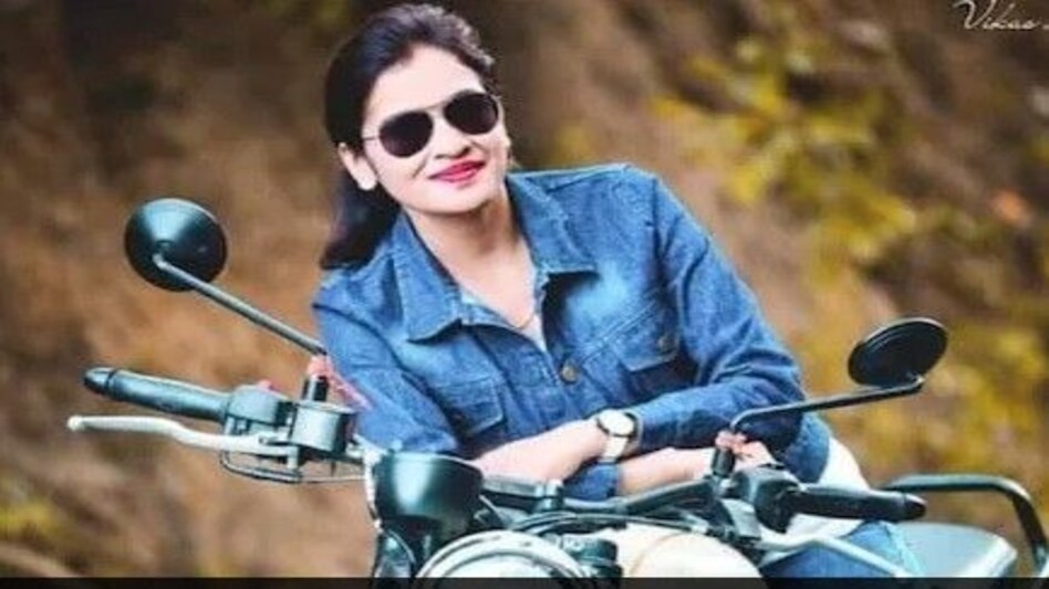 सेल्स टैक्स अधिकारी की बीवी की संदिग्ध हालात में ऐसे हुई मौत, जबलपुर में पटवारी थी ये महिला सेल्स टैक्स अधिकारी की बीवी की संदिग्ध हालात में ऐसे हुई मौत, जबलपुर में पटवारी थी ये महिला