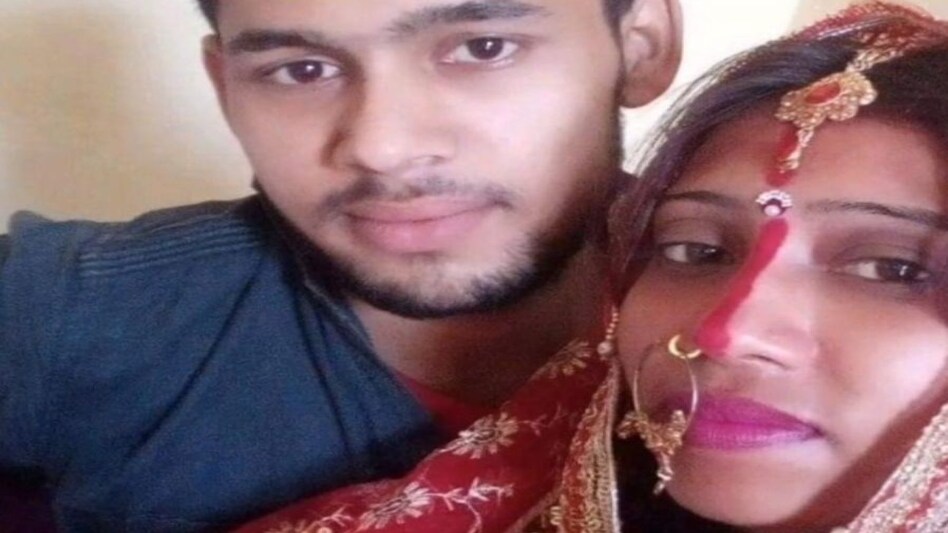 सच्चा प्यार पाने की ख़ातिर पति को छोड़ प्रेमी के पास पहुँची, मगर गाड़ी में पुलिस को मिली इस हाल में सच्चा प्यार पाने की ख़ातिर पति को छोड़ प्रेमी के पास पहुँची, मगर गाड़ी में पुलिस को मिली इस हाल में