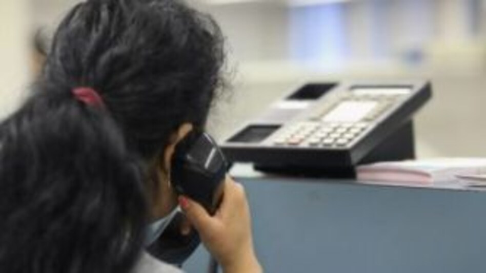 फर्राटेदार अंग्रेज़ी बोलकर अंग्रेज़ों को लगाया चूना
गुरुग्राम में इस जगह चल रहा था फ़र्ज़ी कॉल सेंटर फर्राटेदार अंग्रेज़ी बोलकर अंग्रेज़ों को लगाया चूनागुरुग्राम में इस जगह चल रहा था फ़र्ज़ी कॉल सेंट...