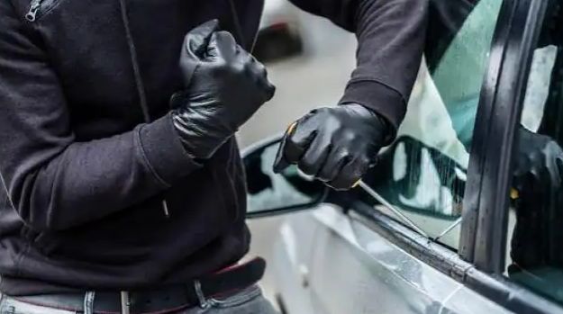 दिल्ली पुलिस के शिकंजे में शातिर ऑटोलिफ्टर गैंग, ऑन डिमांड करते थे लग्ज़री कारों की चोरी CrimeTak