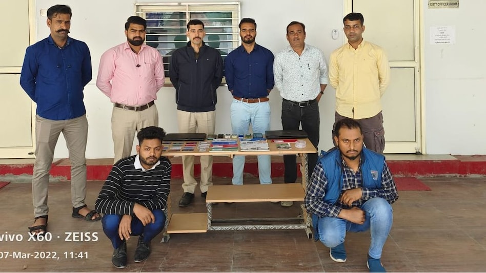 पराठा खाने गए साइबर ठग को ऐसे दिल्ली पुलिस ने दबोच लिया, क्रेडिट कार्ड पर इस तरह लगाते थे सेंध पराठा खाने गए साइबर ठग को ऐसे दिल्ली पुलिस ने दबोच लिया, क्रेडिट कार्ड पर इस तरह लगाते थे सेंध