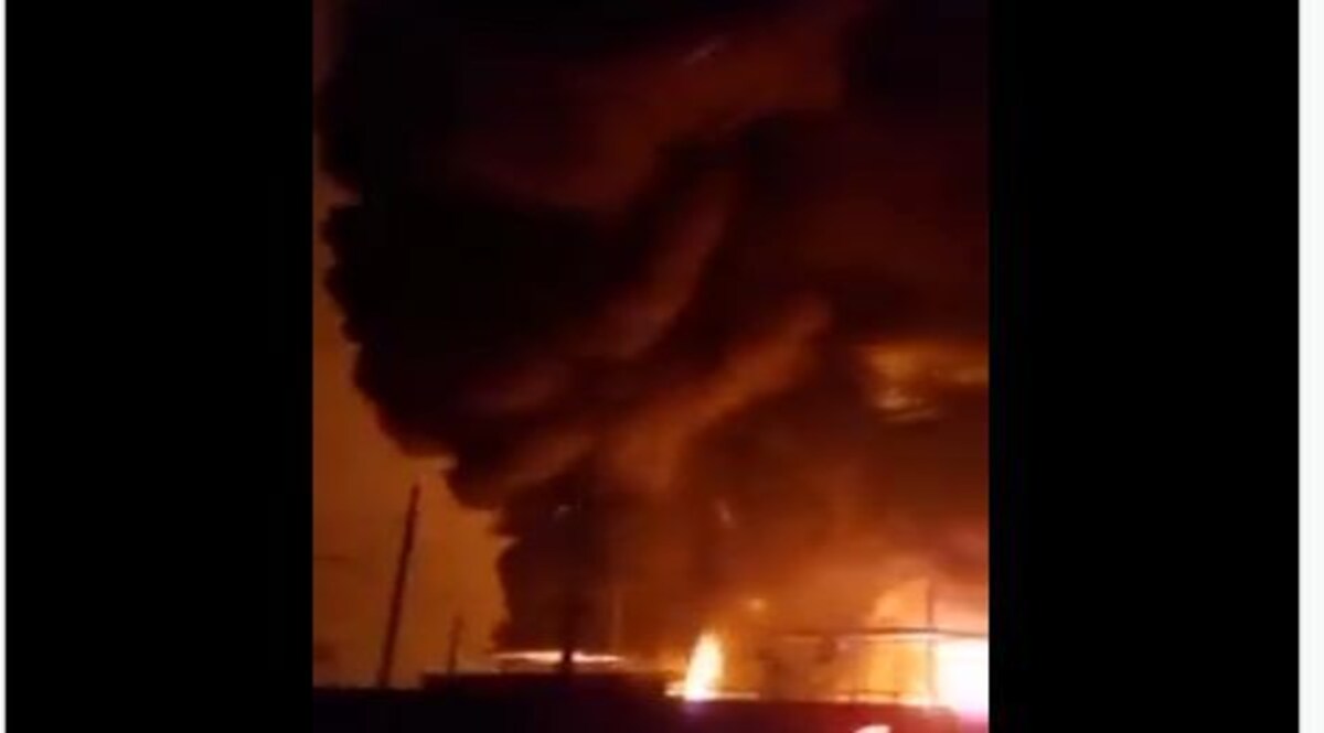 Russia Ukraine War : देखे वीडियो, तेल डिपो और चर्च आग के हवाले CrimeTak