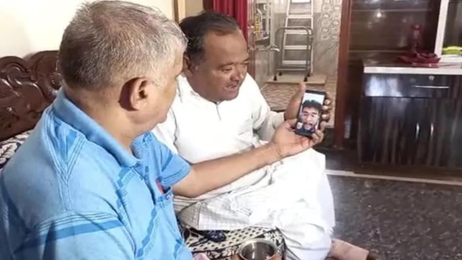 Russia Ukraine War/Naveen Shekharappa: 'अगर तुम्हारे पास तिरंगा हो तो बिल्डिंग पर फहरा देना' Russia Ukraine War/Naveen Shekharappa: 'अगर तुम्हारे पास तिरंगा हो तो बिल्डिंग पर फहरा देना'