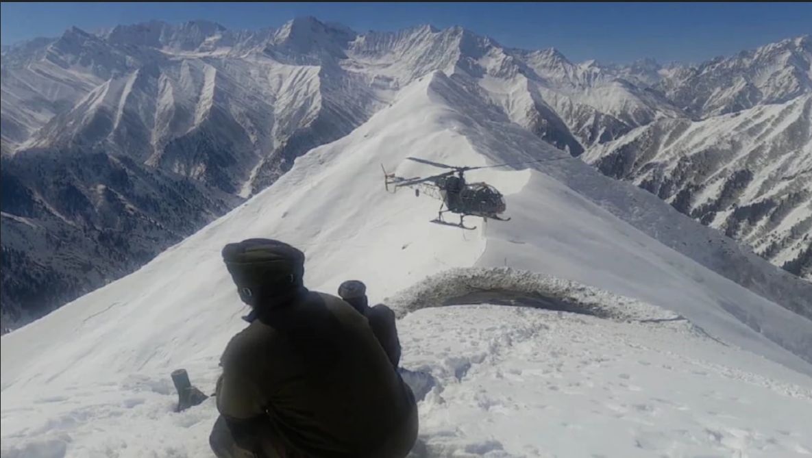 जम्मू कश्मीर में सेना का हेलिकॉप्टर क्रैश, लैंडिंग के वक्त हुआ ये बड़ा हादसा CrimeTak