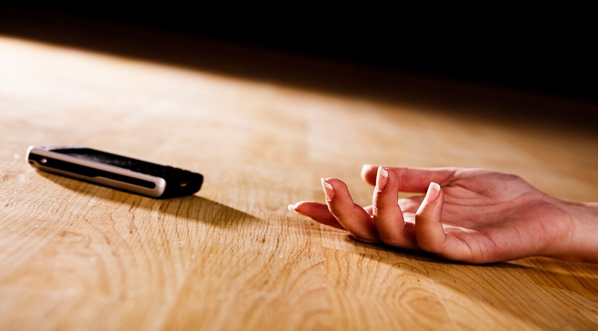 Noida Crime News: 'I Love You Mummy-Papa' कहकर पंखे से लटक गई B-tech स्टूडेंट CrimeTak