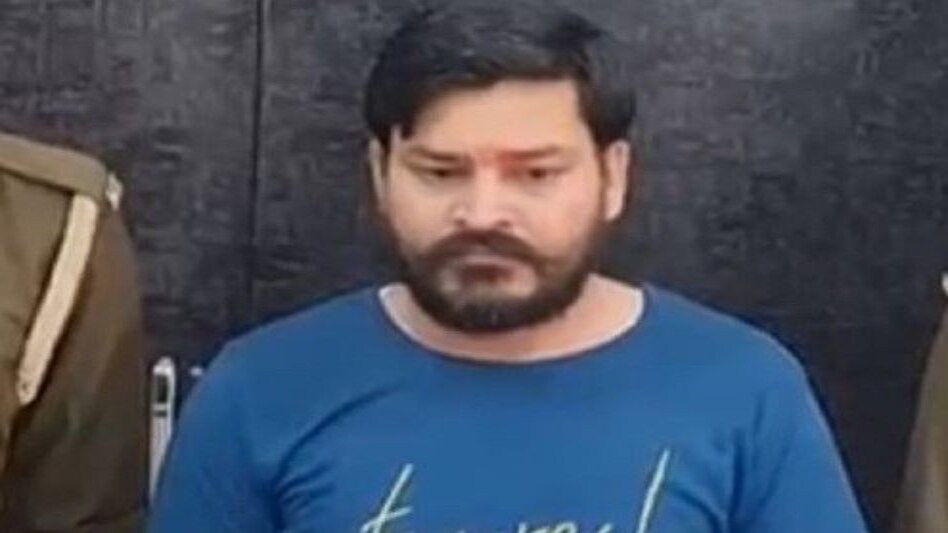 शैतान बना साधू : बच्ची से रेप के बाद ये आरोपी खुद को छुपाने के लिए ऐसे बन गया था साधू शैतान बना साधू : बच्ची से रेप के बाद ये आरोपी खुद को छुपाने के लिए ऐसे बन गया था साधू