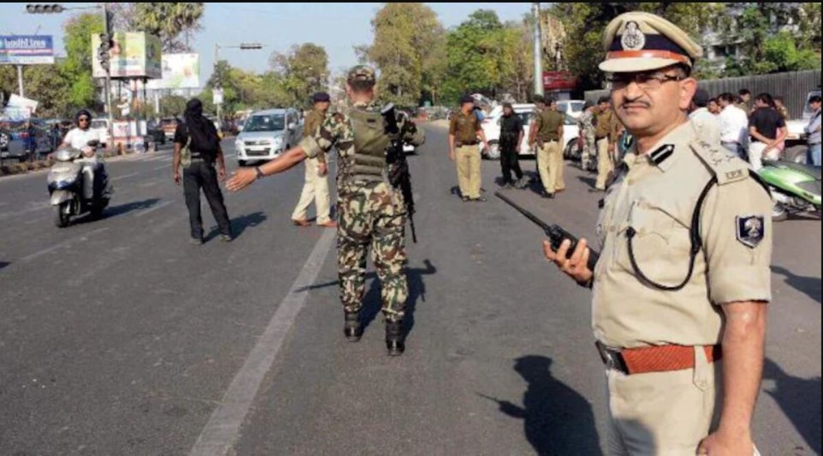 दारोगा ने वसूली के लिए रोकी थी SP की बाइक, SP ने किया दारोगा को खड़े खड़े सस्पेंड CrimeTak