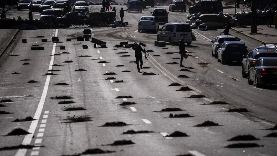 Ukraine Russia war : देखे वीडियो, रूस का सैन्य ठिकानों पर हमला, 70 यूक्रेनी सैनिक मारे गए Ukraine Russia war : देखे वीडियो, रूस का सैन्य ठिकानों पर हमला, 70 यूक्रेनी सैनिक मारे गए