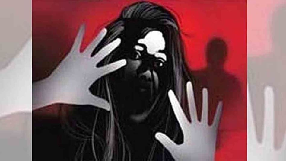 बच्चों को सामने 'ठाकुर साहब' ने बंदूक की नोक पर किया दलित महिला का गैंगरेप! बच्चों को सामने 'ठाकुर साहब' ने बंदूक की नोक पर किया दलित महिला का गैंगरेप!