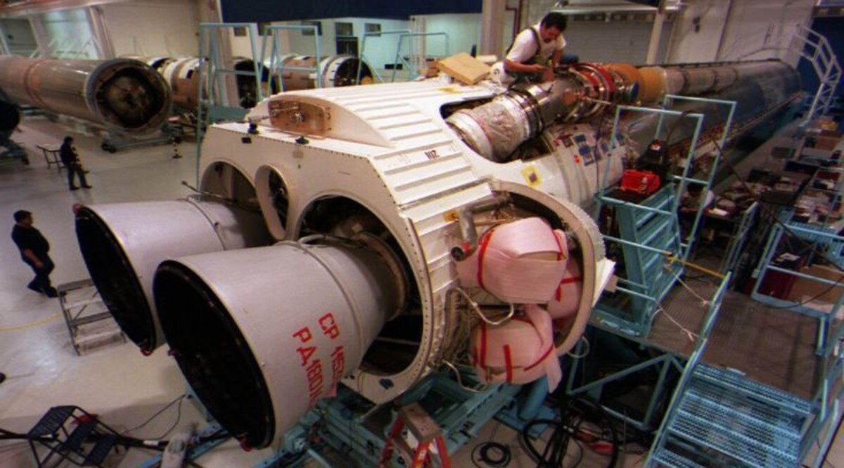 रूस ने अमेरिका से क्यों कह दिया अब रॉकेट इंजन की जगह तुम 'झाड़ू' से उड़ लो! CrimeTak