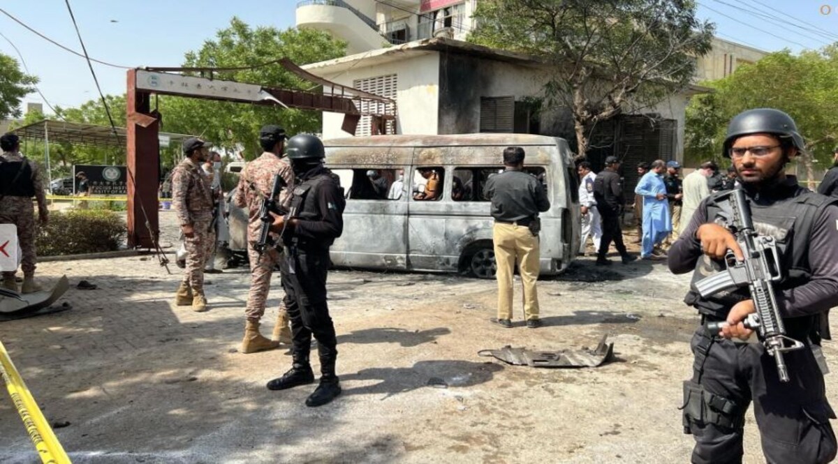 Karachi Bomb Blast : चाइनीज इंस्टिट्यूट के डायरेक्टर की भी मौत, मानव बम बनी महिला CrimeTak
