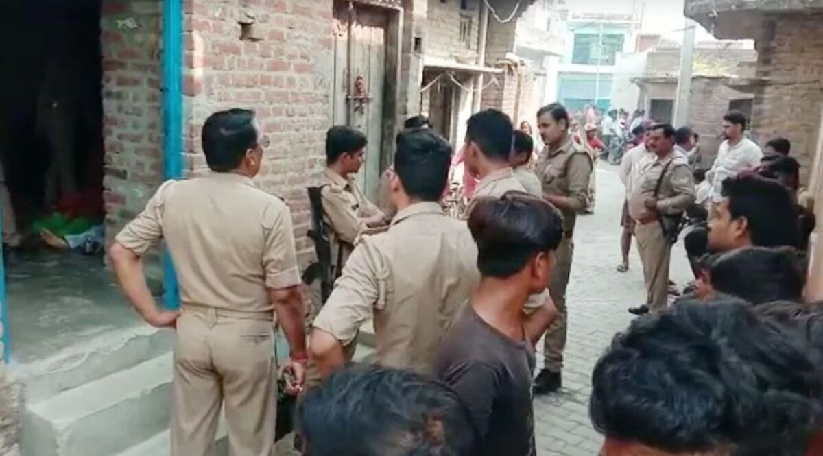 UP Crime : बंद कमरे में मिली एक ही परिवार के 3 लोगों की लाश, 4 महीने की बच्ची की भी मौत CrimeTak