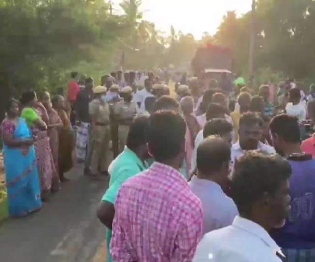 TAMIL NADU NEWS : तमिलनाडु में भयंकर हादसा, करंट लगने से 10 लोगों की मौत, देखे वीडियो CrimeTak