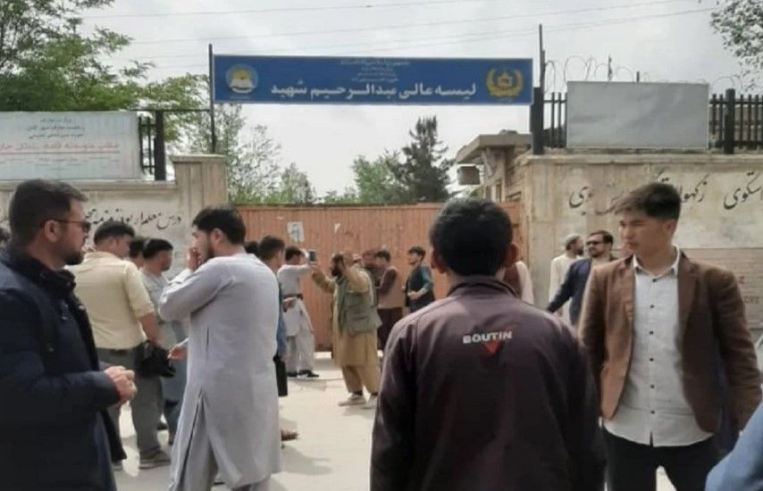 Kabul Blast : काबुल के स्कूल में फिदाइन हमला, 20 बच्चों की मौत, दर्जनों घायल Kabul Blast : काबुल के स्कूल में फिदाइन हमला, 20 बच्चों की मौत, दर्जनों घायल