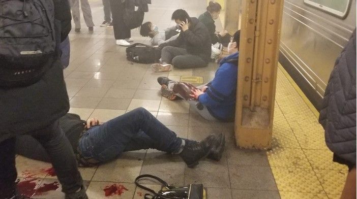 New York shooting : पुलिस ने आतंकी हमले से किया इनकार, लेकिन वजह का पता नहीं New York shooting : पुलिस ने आतंकी हमले से किया इनकार, लेकिन वजह का पता नहीं