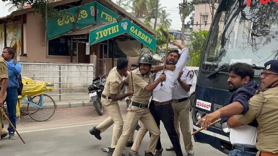 Karnataka contractor suicide Case : कांग्रेसी नेता हिरासत में, ईश्वरप्पा के खिलाफ कर रहे थे प्रदर्शन Karnataka contractor suicide Case : कांग्रेसी नेता हिरासत में, ईश्वरप्पा के खिलाफ कर रहे थे प्रदर्श...