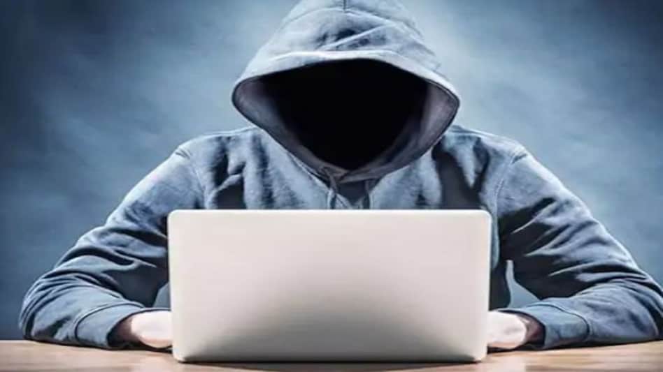 'गैंग्स ऑफ़ जामताड़ा' पुलिस के शिकंजे में, गांव में बैठकर ऐसे करते थे जालसाज़ी, 33 मिले बाक़ी भाग गए 'गैंग्स ऑफ़ जामताड़ा' पुलिस के शिकंजे में, गांव में बैठकर ऐसे करते थे जालसाज़ी, 33 मिले बाक़ी भाग ग...