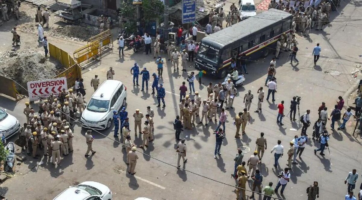 हिंसा से पहले किसका फ़ोन मिला था अंसार को? दिल्ली पुलिस ने जोड़े तार, दो और लोग गिरफ़्तार CrimeTak