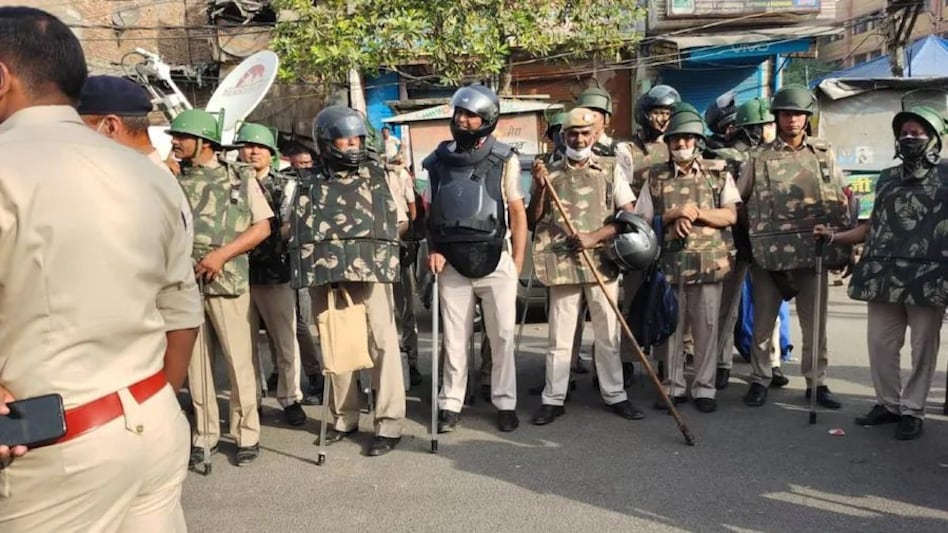 Jahangirpuri Violence : जहांगीरपुरी में चला बुलडोजर! Jahangirpuri Violence : जहांगीरपुरी में चला बुलडोजर!