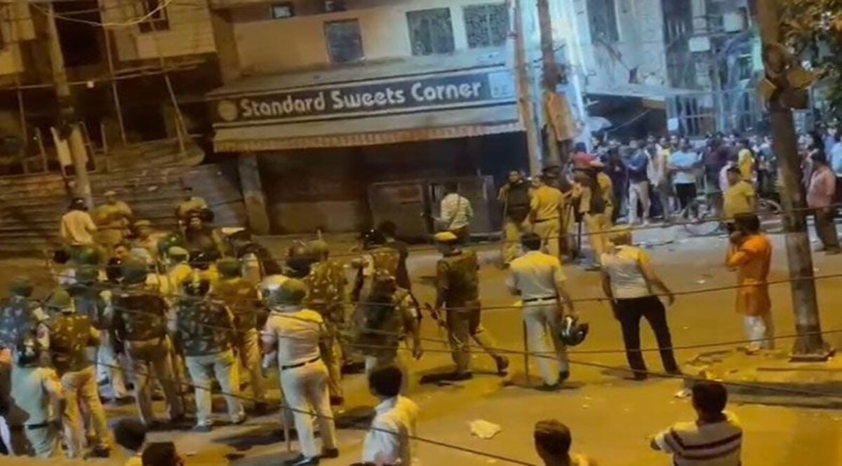 DELHI JAHANGIRPURI RIOTS : जहांगीरपुरी दंगे का सच !
दिल्ली पुलिस दंगा रोकने में नाकाम CrimeTak