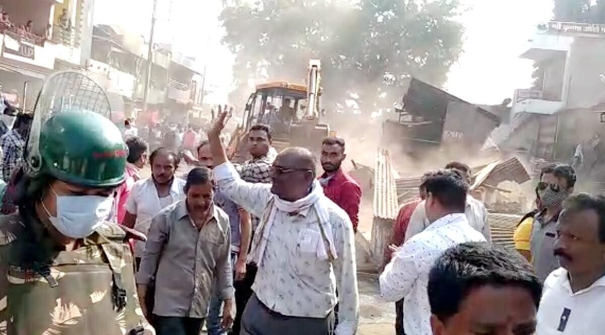 MP रामनवमी हिंसा: खरगोन में कर्फ्यू के बीच अब तक 95 लोग गिरफ्तार, कर्फ्यू में मिली ये छूट CrimeTak