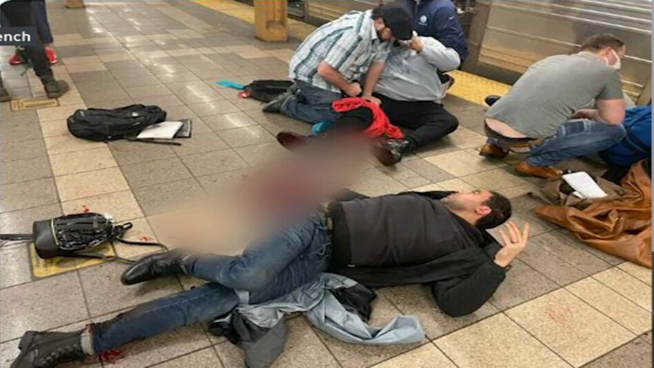 New York Firing : न्यूयॉर्क के मेट्रो स्टेशन पर फायरिंग और धमाका, कई लोग हुए घायल New York Firing : न्यूयॉर्क के मेट्रो स्टेशन पर फायरिंग और धमाका, कई लोग हुए घायल