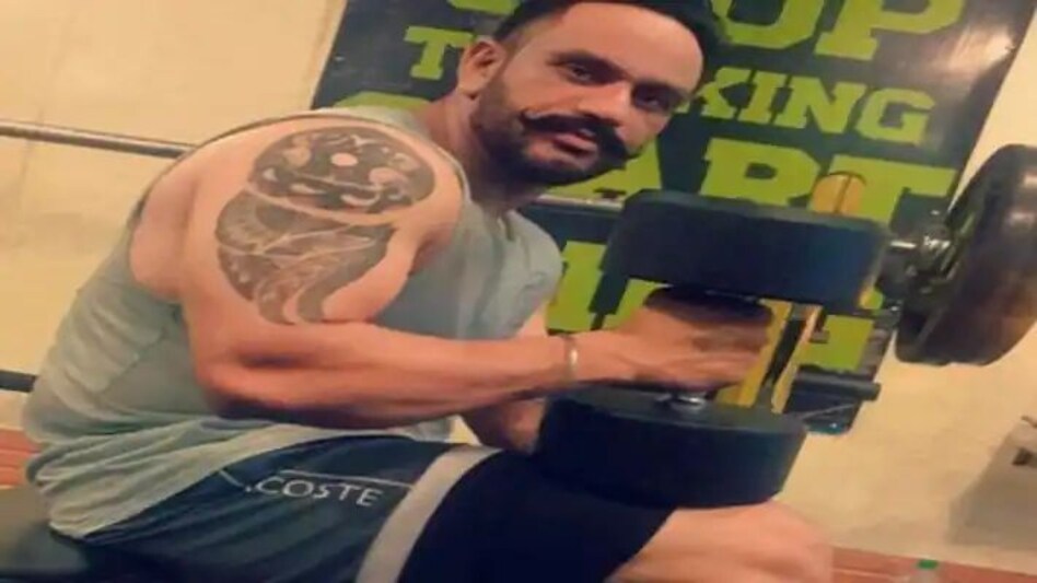 PUNJAB CRIME NEWS : पंजाब में कबड्डी खिलाड़ी की यूनिवर्सिटी के सामने गोली मारकर हत्या, देखिए लाइव Video PUNJAB CRIME NEWS : पंजाब में कबड्डी खिलाड़ी की यूनिवर्सिटी के सामने गोली मारकर हत्या, देखिए लाइव V...