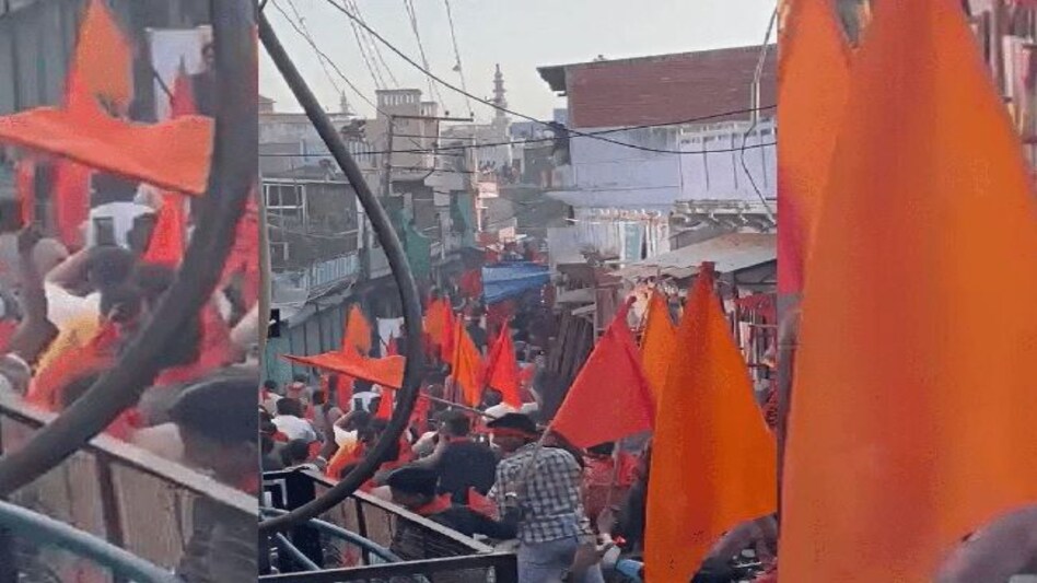 बिना परमिशन निकाला गया था जहांगीरपुरी में जुलूस, VHP और बजरंग दल पर FIR बिना परमिशन निकाला गया था जहांगीरपुरी में जुलूस, VHP और बजरंग दल पर FIR