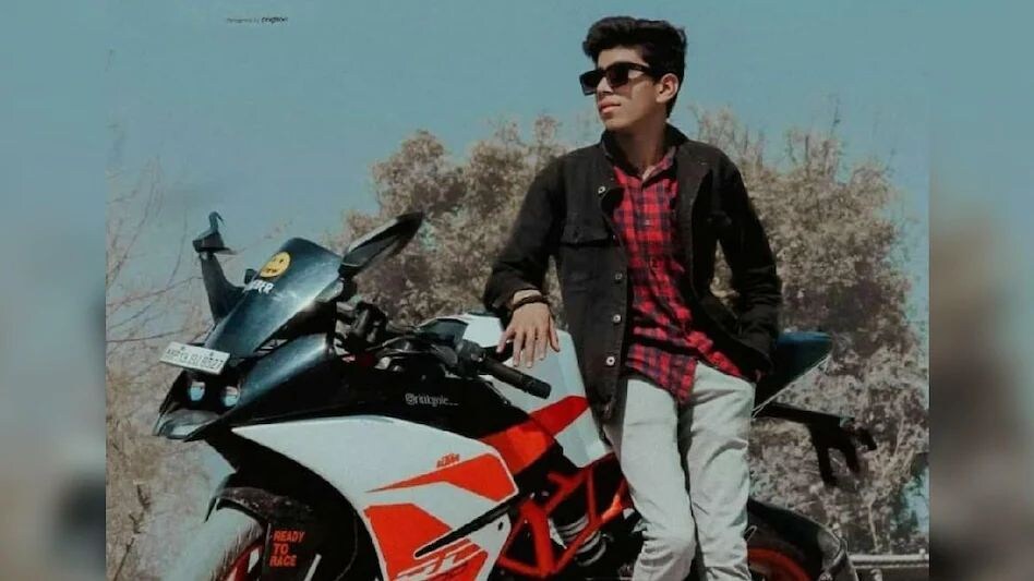 Khargone Violence: वेंटिलेटर पर जिंदगी और मौत के बीच झूल रहा है शिवम! Khargone Violence: वेंटिलेटर पर जिंदगी और मौत के बीच झूल रहा है शिवम!