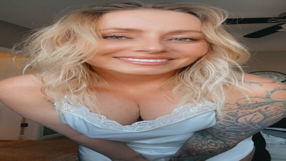 वो इस गंदे धंधे से कर रही है लाखों की कमाई घरवालों को नहीं रास आ रहा उसका बदन दिखाना वो इस गंदे धंधे से कर रही है लाखों की कमाई घरवालों को नहीं रास आ रहा उसका बदन दिखाना