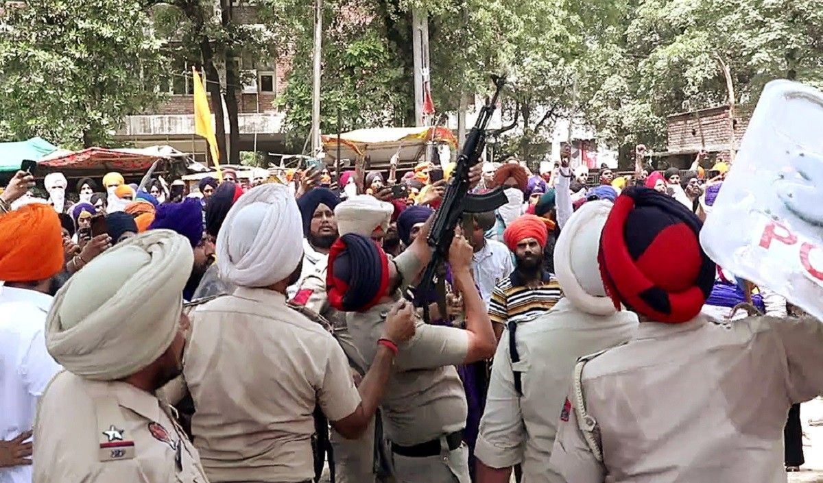 ‘खालिस्तान विरोधी मार्च’ को लेकर झड़प के बाद पटियाला में कर्फ्यू, चार व्यक्ति घायल ‘खालिस्तान विरोधी मार्च’ को लेकर झड़प के बाद पटियाला में कर्फ्यू, चार व्यक्ति घायल