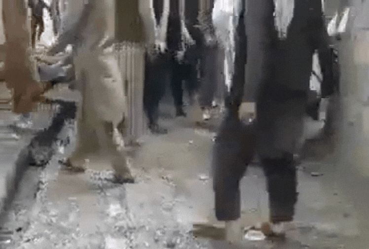 Kabul Bomb Blast Video: काबुल धमाके के बाद का ये वीडियो देखकर आपकी रूह कांप जाएगी CrimeTak