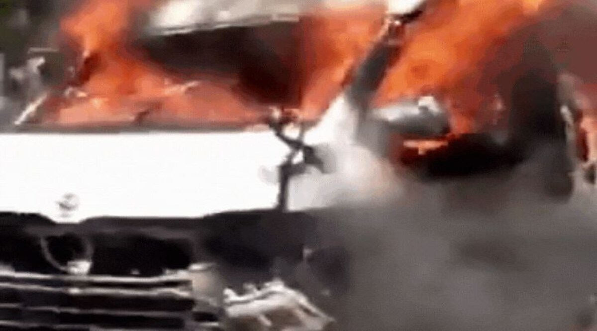 Karachi Bomb Blast Video: पाकिस्तान की कराची यूनिवर्सिटी में ब्लास्ट, कार में ऐसे हुआ धमाका CrimeTak