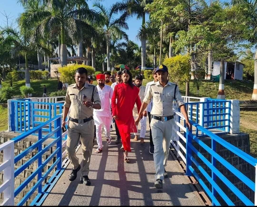 MP MAHANT SITARAM RAPE STORY : कौन है महंत सीताराम उर्फ समर्थ त्रिपाठी, जिस पर लगा है रेप का आरोप ? MP MAHANT SITARAM RAPE STORY : कौन है महंत सीताराम उर्फ समर्थ त्रिपाठी, जिस पर लगा है रेप का आरोप ?