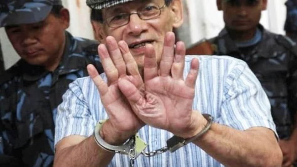 पिता से नफ़रत ने चार्ल्स शोभराज को बना दिया खूंखार सीरियल किलर, जेल से भागने का शौक था उसे पिता से नफ़रत ने चार्ल्स शोभराज को बना दिया खूंखार सीरियल किलर, जेल से भागने का शौक था उसे