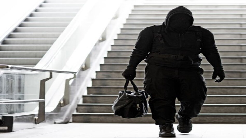 MBA ग्रेजुएट निकला नए ज़माने का 'नटवरलाल' ऐसा झांसा देकर लोगों से ऐंठ लेता था रकम MBA ग्रेजुएट निकला नए ज़माने का 'नटवरलाल' ऐसा झांसा देकर लोगों से ऐंठ लेता था रकम