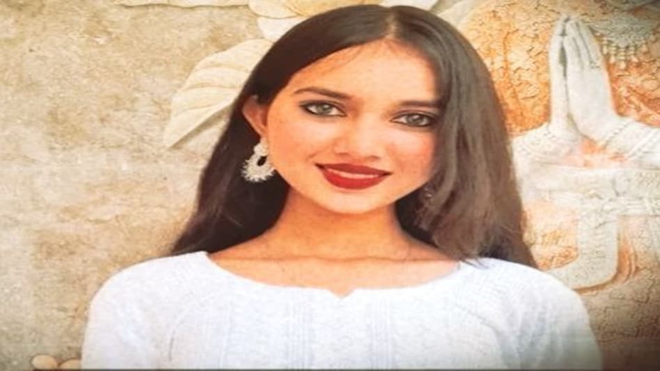 कोचिंग के बाहर 11वीं की छात्रा का सिगरेट पीते हुए वीडियो बना दोस्तों ने डराया तो की आत्महत्या कोचिंग के बाहर 11वीं की छात्रा का सिगरेट पीते हुए वीडियो बना दोस्तों ने डराया तो की आत्महत्या