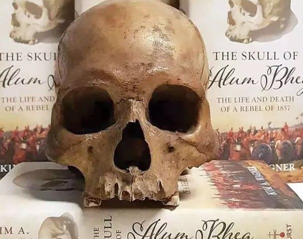 1857 के इस क्रांतिकारी को अंग्रेजों ने तोप से उड़ाया, सिर से चमड़ी हटाई फिर खोपड़ी ले गए ब्रिटेन, 165 साल बाद भी इंसाफ का इंतजार 1857 के इस क्रांतिकारी को अंग्रेजों ने तोप से उड़ाया, सिर से चमड़ी हटाई फिर खोपड़ी ले गए ब्रिटेन, 1...