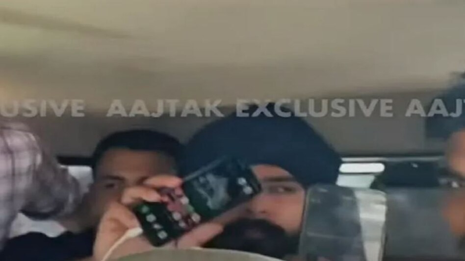 Tajinder Bagga : बीजेपी नेता तेजिंदर बग्गा की गिरफ्तारी से लेकर किडनैपिंग मामले को लेकर पंजाब-दिल्ली-हरियाणा विवाद को ऐसे समझिए Tajinder Bagga : बीजेपी नेता तेजिंदर बग्गा की गिरफ्तारी से लेकर किडनैपिंग मामले को लेकर पंजाब-दिल्ल...