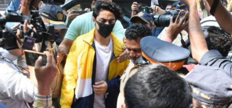 Aryan Khan : गांधी जयंती पर ड्रग्स केस में गिरफ्तारी से भाई के बर्थडे पर क्लीनचिट मिलने की पूरी कहानी Aryan Khan : गांधी जयंती पर ड्रग्स केस में गिरफ्तारी से भाई के बर्थडे पर क्लीनचिट मिलने की पूरी कहा...