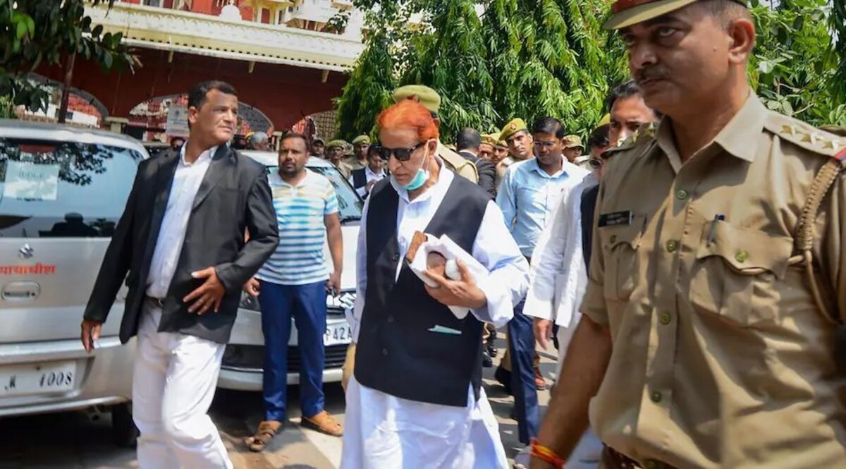 Azam Khan Bail: आजम खान को मिली अंतरिम जमानत CrimeTak