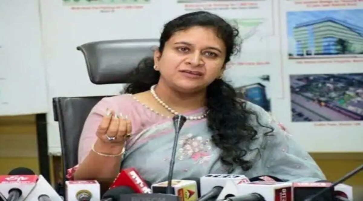 नोएडा अथॉरिटी की CEO ऋतु महेश्वरी के ख़िलाफ़ इलाहाबाद हाईकोर्ट से ग़ैरज़मानती वारंट जारी CrimeTak
