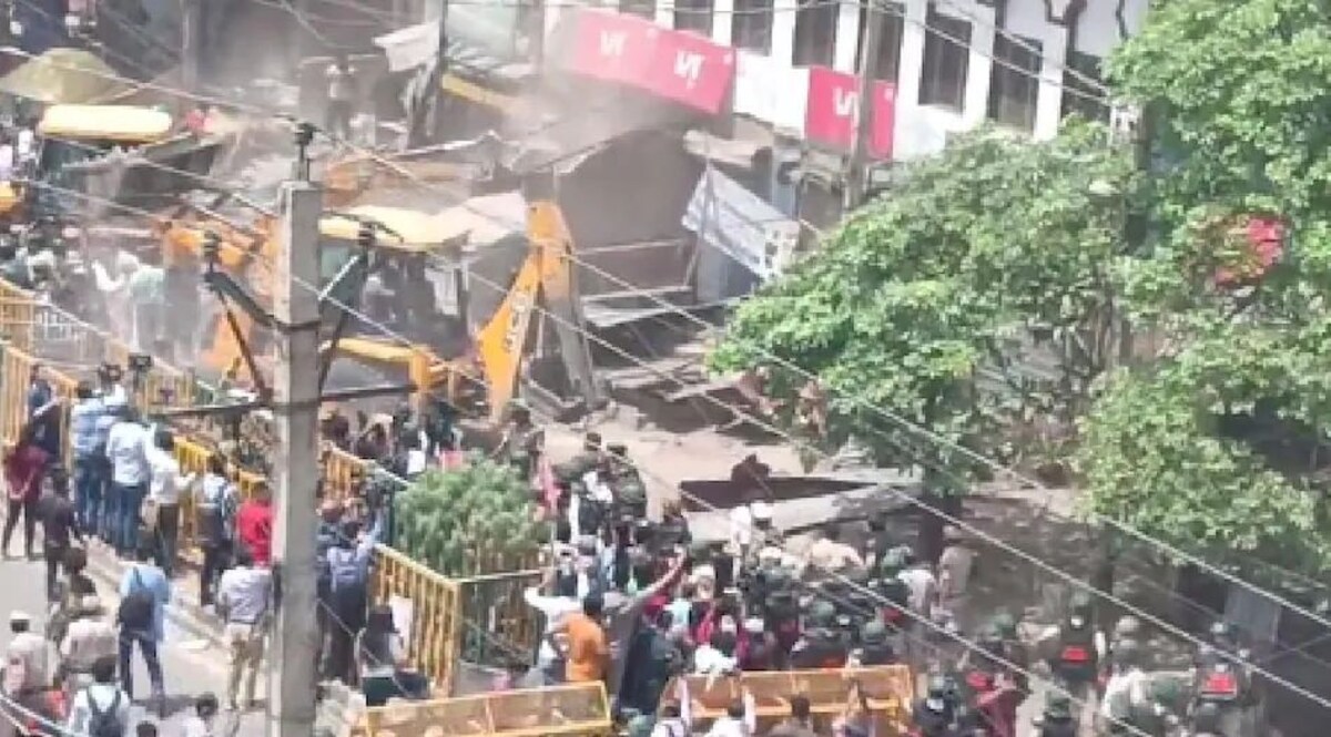 DELHI BULLDOZER : बुलडोजर पहुंचा दिल्ली के मदनपुर खादर इलाके में! CrimeTak