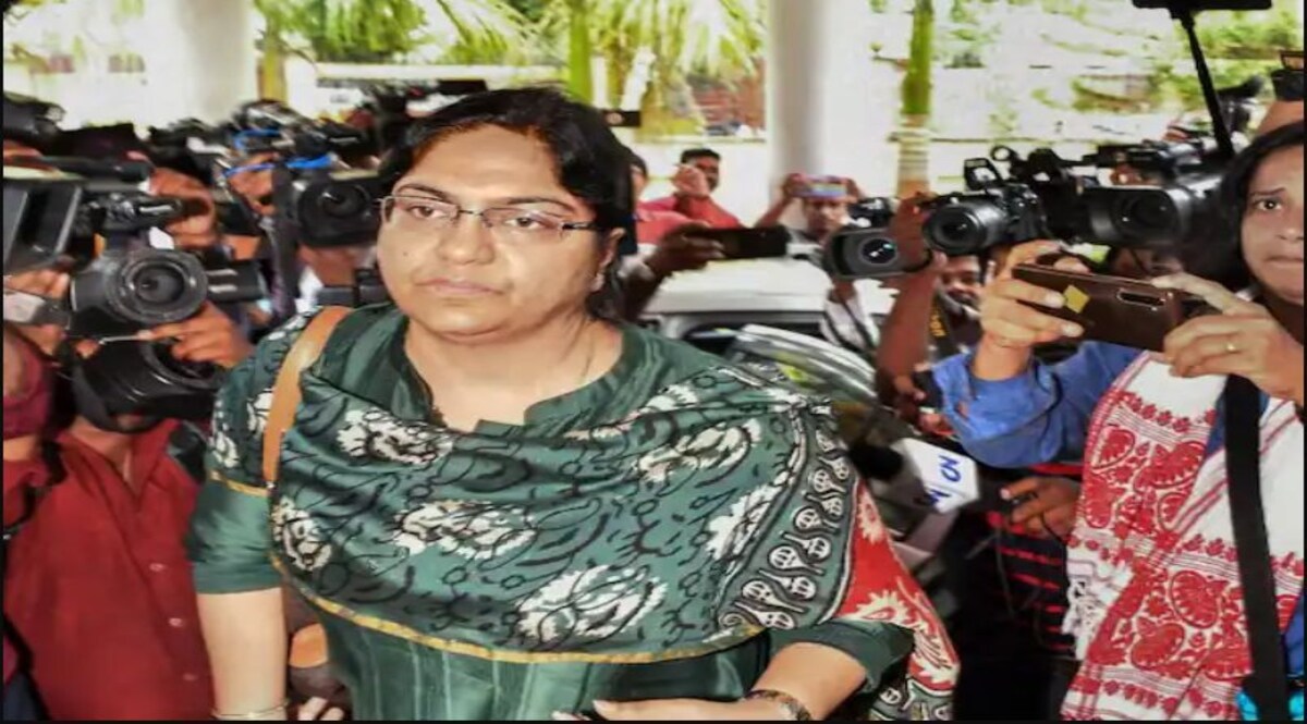 IAS Pooja Singhal Case: कौन हैं IAS पूजा सिंघल?, जिन्होंने ब्लैक मनी मैं रिकॉर्ड तोड़ दिया CrimeTak