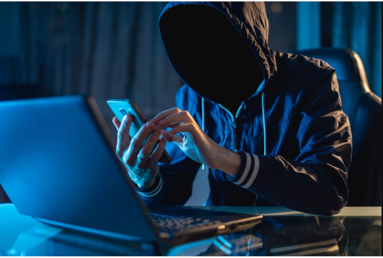 पहले हुआ था ठगी का शिकार, फिर खुद बन गया ठग, 100 बच्चों को बनाया निशाना, 50 लाख ठगे पहले हुआ था ठगी का शिकार, फिर खुद बन गया ठग, 100 बच्चों को बनाया निशाना, 50 लाख ठगे