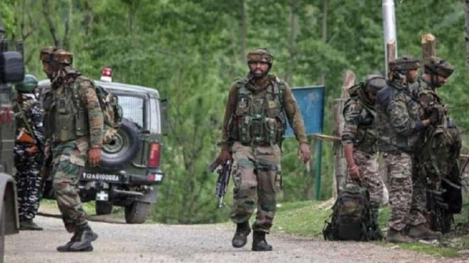 हाइब्रिड आतंकी बने कश्मीर में सुरक्षा बल के लिए नई चुनौती, 72 घंटे में 10 आतंकवादी किए गए ढेर हाइब्रिड आतंकी बने कश्मीर में सुरक्षा बल के लिए नई चुनौती, 72 घंटे में 10 आतंकवादी किए गए ढेर