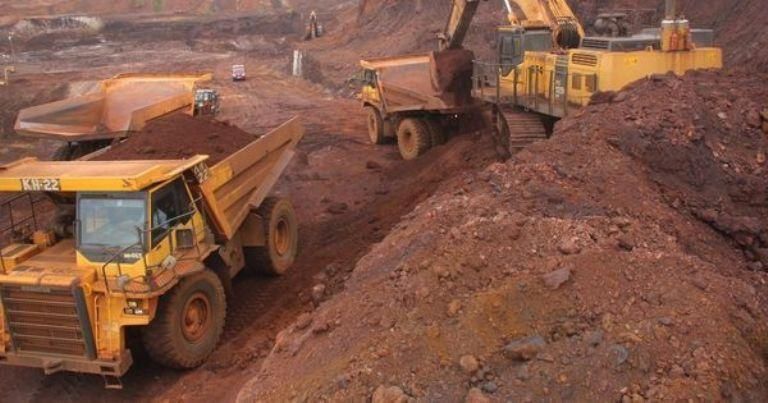 अवैध खनन : हिमाचल प्रदेश में ब्यास नदी के पास से पांच गिरफ्तार, JCB मशीन जब्त CrimeTak